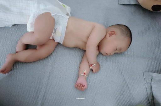 桐乡三个月宝宝抬头不稳